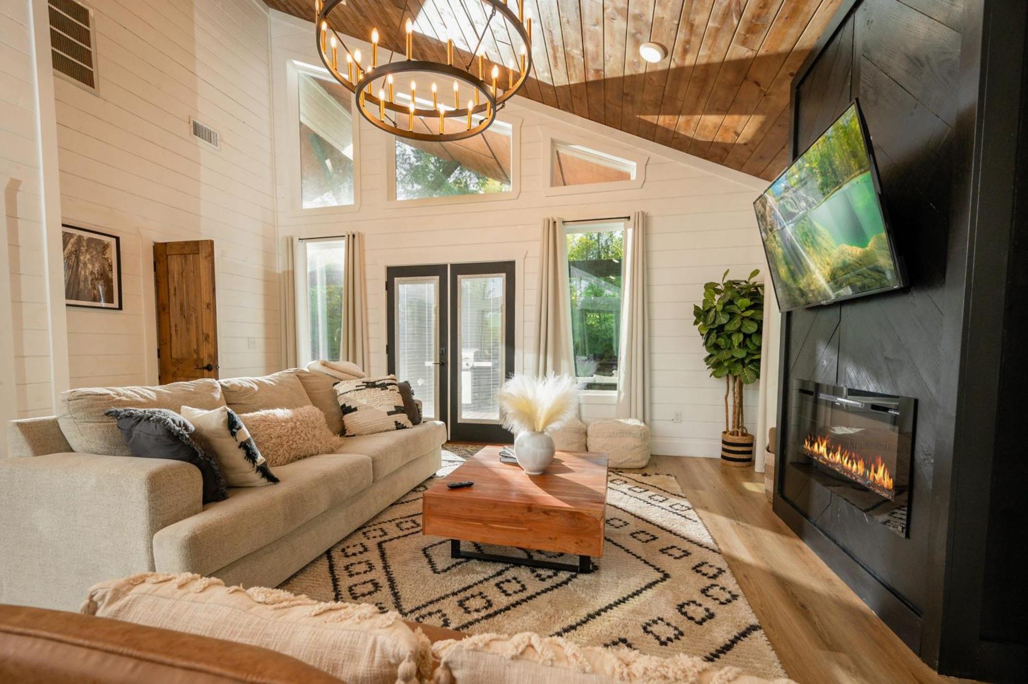 New Farmhouse-Chic Cabin With Hot Tub & Firepit Broken Bow Extérieur photo