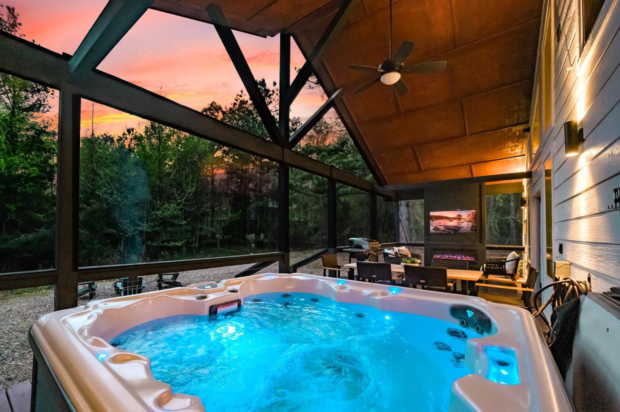 New Farmhouse-Chic Cabin With Hot Tub & Firepit Broken Bow Extérieur photo